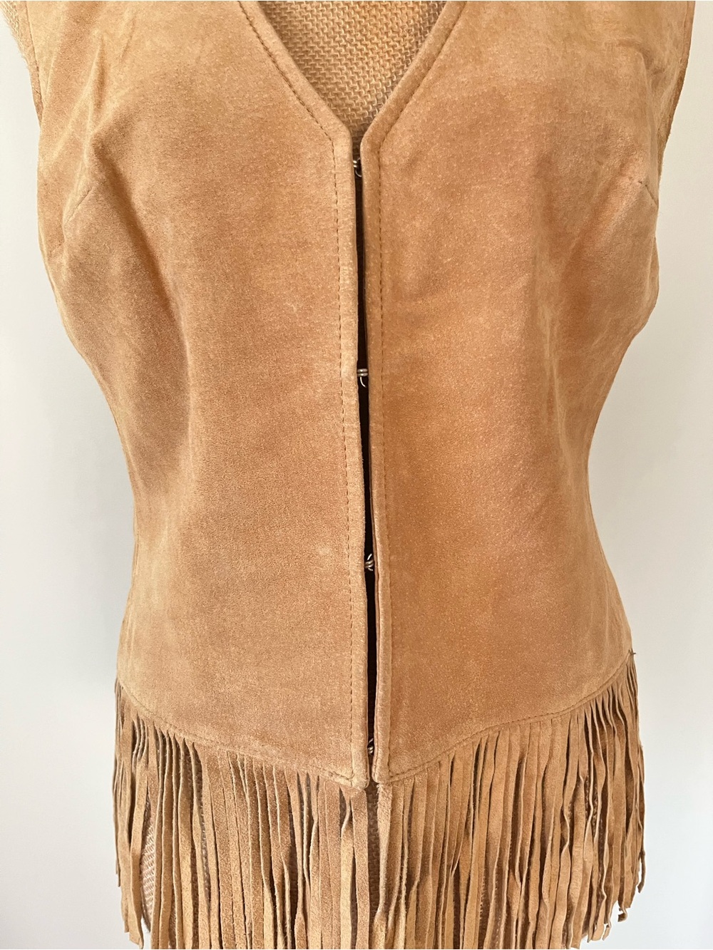 Newport News Genuine Suede Leather Fringe Vest Boho Western Camel Tan Size 4 - Picture 2 of 6